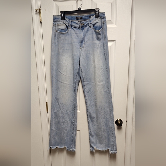 Judy Blue High Waist Light Wash Straight Leg Size 13/31 - Picture 13 of 13